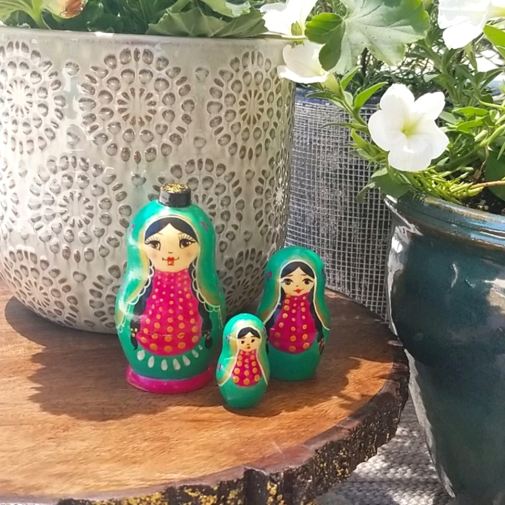 ORIGINAL RUSSIAN NESTING DOLLS